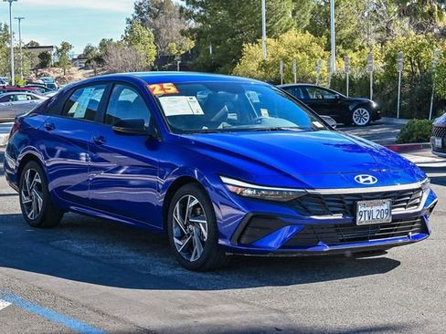 Certified 2025 Hyundai Elantra Sport w/ Cargo Package image 3