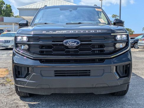 Used 2025 Ford Expedition Active RWD image 3