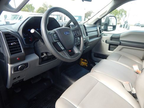Used 2019 Ford F450 XL w/ XL Value Package image 2