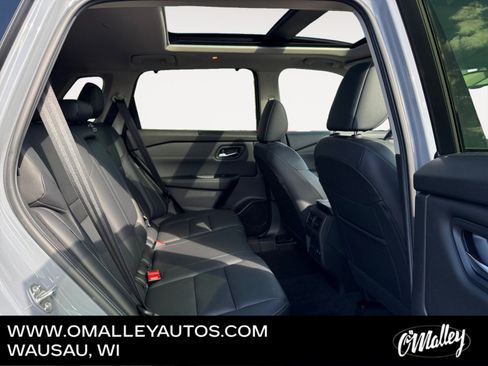 Used 2024 Nissan Rogue SL w/ SL Premium Package image 13