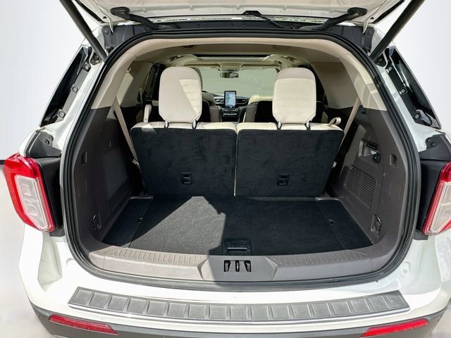 Used 2020 Ford Explorer Platinum w/ Premium Technology Package AWD/4WD image 30