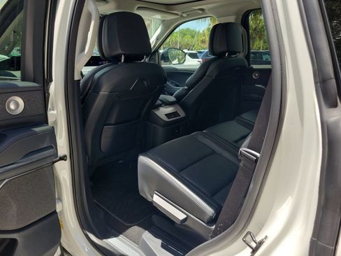 Used 2026 Lincoln Navigator Reserve AWD/4WD image 6