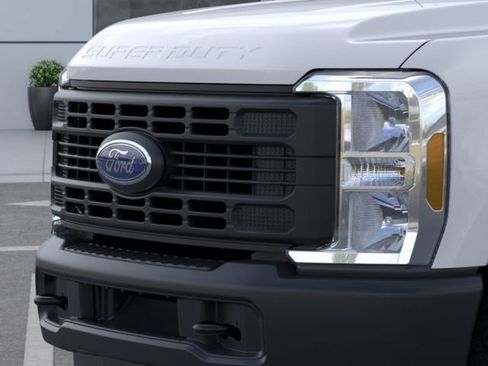 New 2026 Ford F250 XL w/ XL Off-Road Package image 17