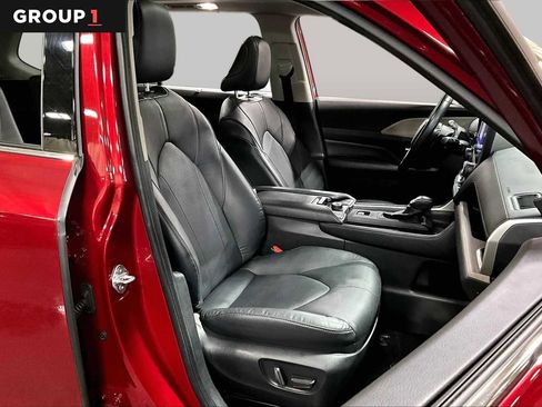 Certified 2024 Toyota Grand Highlander AWD image 9