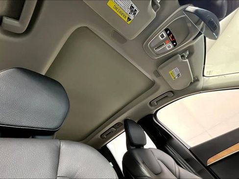 Used 2024 Volvo XC90 B6 Plus image 22