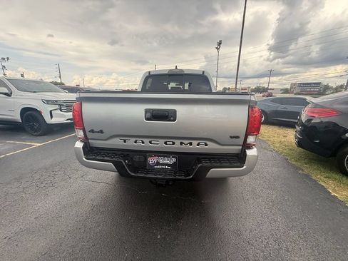 Used 2022 Toyota Tacoma SR AWD/4WD image 4