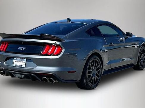 Used 2022 Ford Mustang GT RWD image 5