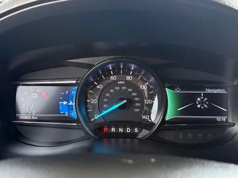 Used 2019 Ford Explorer XLT w/ Equipment Group 202A AWD/4WD image 34