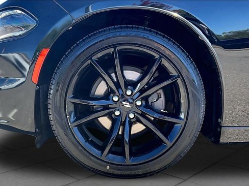 Used 2017 Dodge Charger SE w/ Blacktop Package RWD image 10