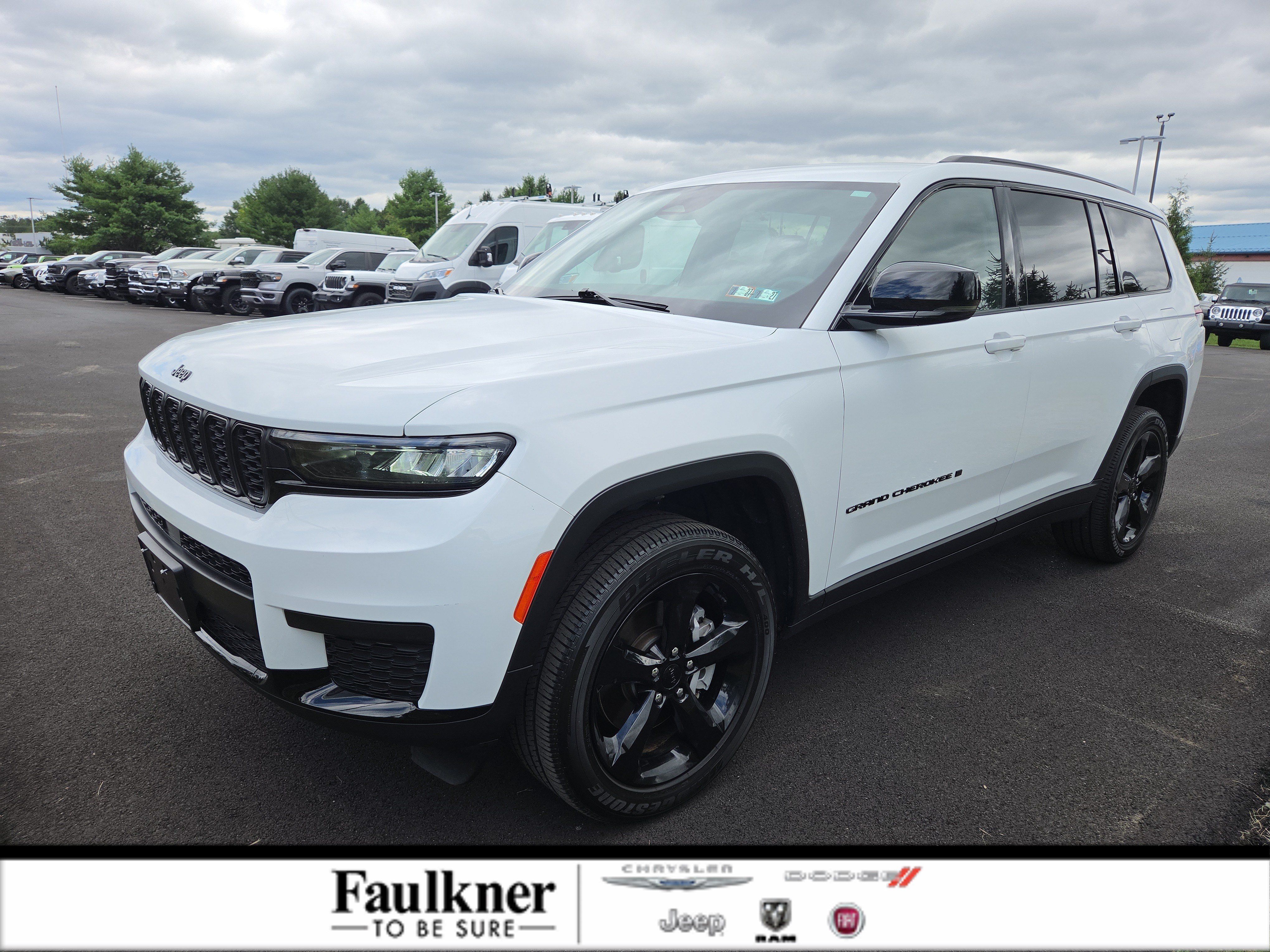 Used 2023 Jeep Grand Cherokee L Laredo AWD/4WD image 1