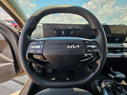 Used 2025 Kia K4 FWD image 18