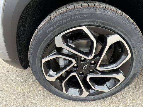 New 2026 Chevrolet Trax RS w/ Sunroof Package image 9