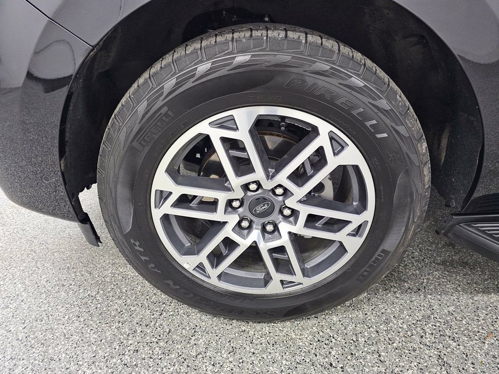 Used 2025 Ford Expedition Active AWD/4WD image 8