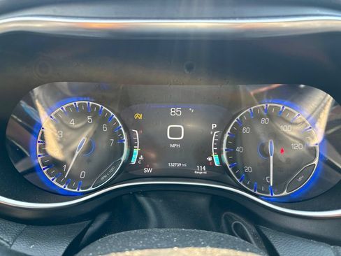 Used 2020 Chrysler Pacifica Limited FWD image 13
