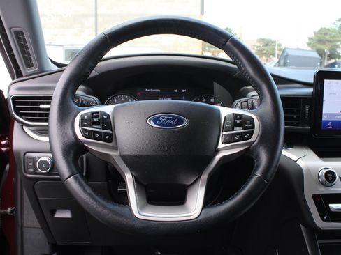 Used 2022 Ford Explorer XLT w/ Equipment Group 202A AWD/4WD image 10