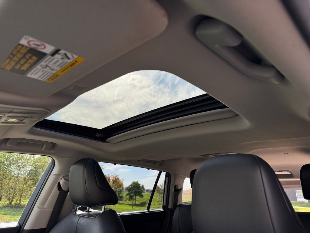 Used 2020 Toyota Highlander XLE AWD/4WD image 31