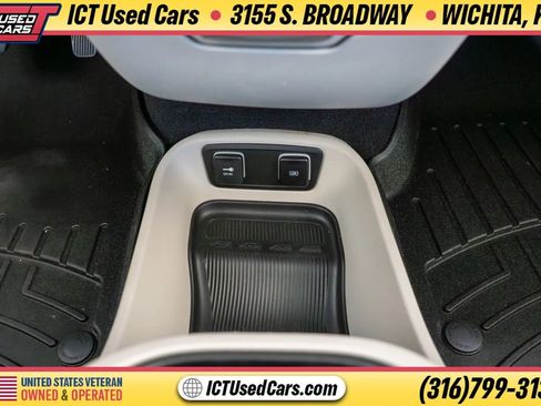 Used 2020 Chrysler Pacifica Limited FWD image 24
