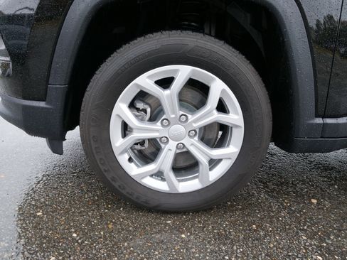 Used 2024 Jeep Compass Latitude image 13