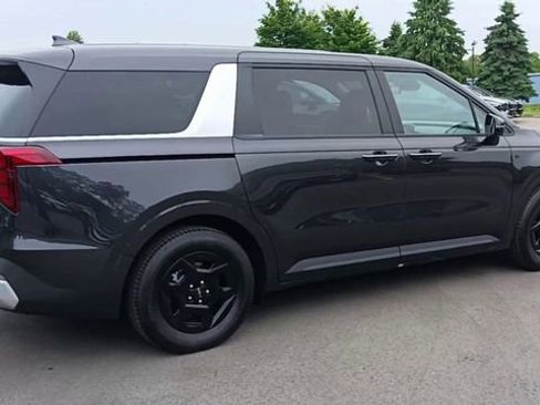 New 2026 Kia Carnival LX FWD image 3
