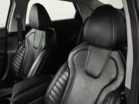 Used 2025 Hyundai Elantra Limited image 26