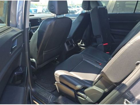 Used 2021 Volkswagen Atlas SE image 12