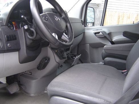 Used 2014 Mercedes-Benz Sprinter 2500 image 8