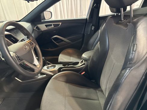 Used 2016 Hyundai Veloster w/ Option Group 03 image 17