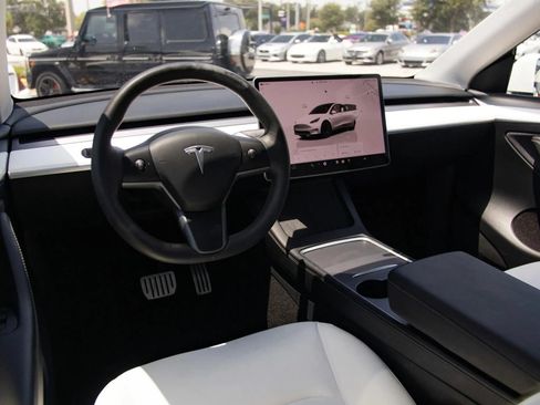 Used 2022 Tesla Model Y Performance AWD/4WD image 17