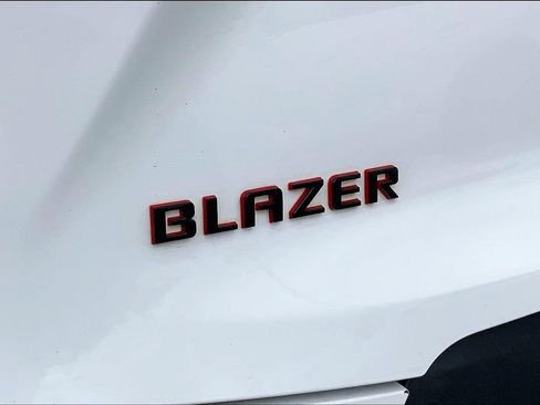 Used 2023 Chevrolet Blazer LT FWD image 8