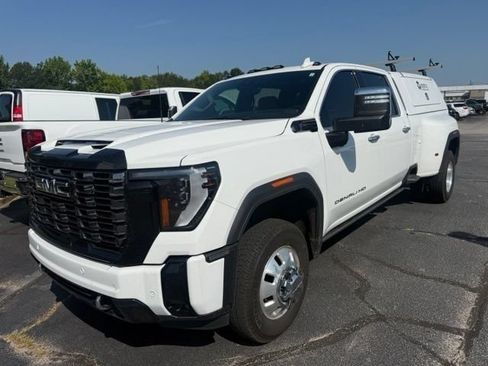 Used 2025 GMC Sierra 3500 Denali Ultimate AWD/4WD image 1
