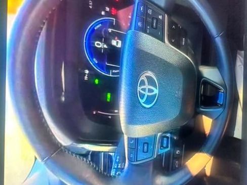 Used 2025 Toyota Camry LE image 6