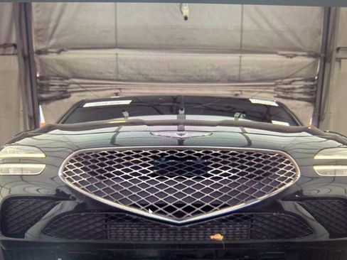 Used 2022 Genesis G70 2.0T image 3