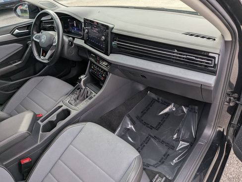 Used 2025 Volkswagen Jetta SE FWD image 11
