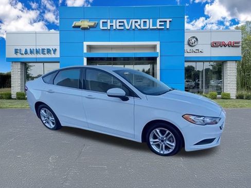 Used 2018 Ford Fusion SE image 2