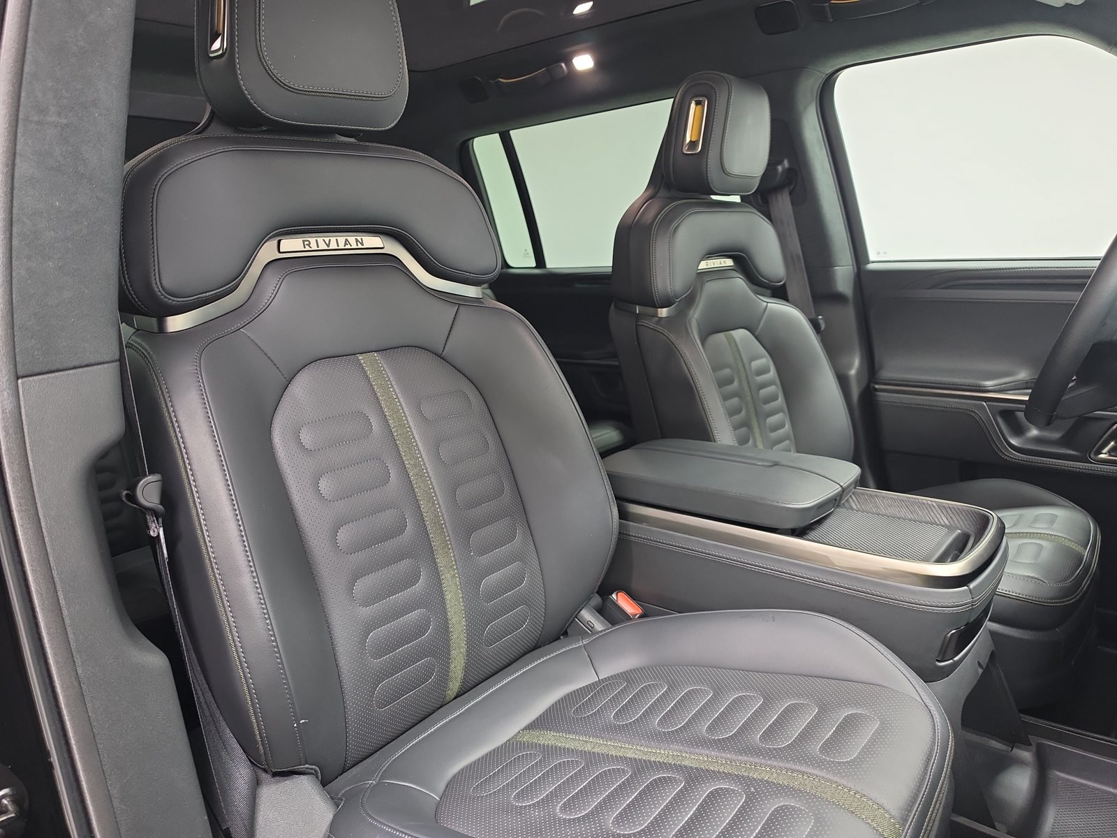 Used 2023 Rivian R1S Adventure Dual AWD/4WD image 24