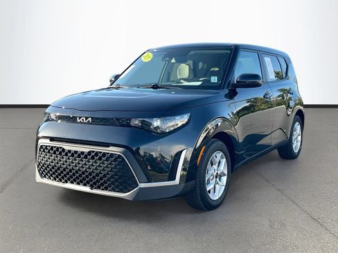 Used 2025 Kia Soul LX w/ LX Technology Package FWD image 3