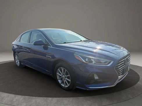 Used 2019 Hyundai Sonata SE w/ Cargo Package FWD image 2