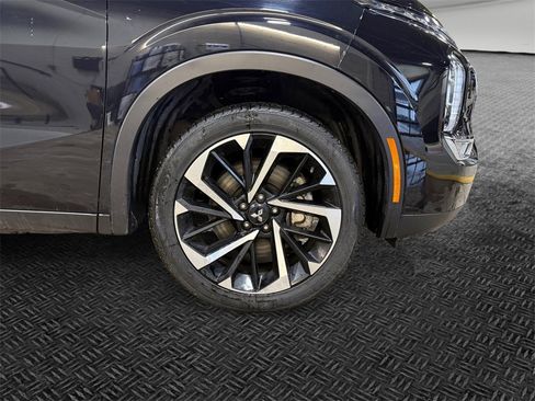 Used 2024 Mitsubishi Outlander SE image 11