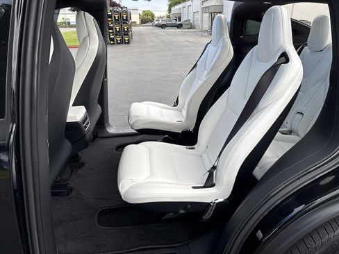 Used 2018 Tesla Model X 75D AWD/4WD image 26