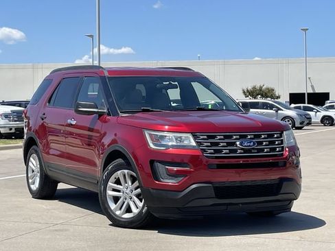 Used 2017 Ford Explorer FWD image 2