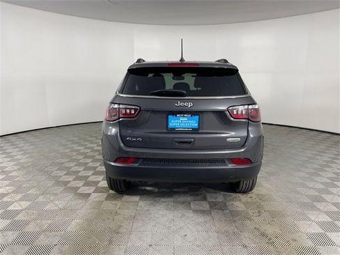 Used 2024 Jeep Compass Latitude image 23