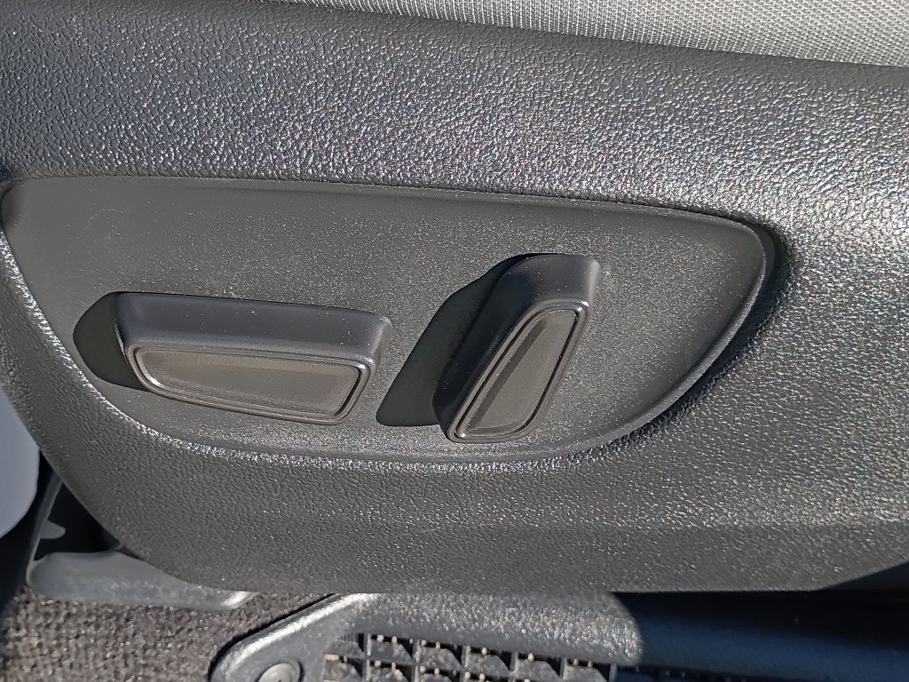 Used 2025 Toyota Sienna LE FWD image 21
