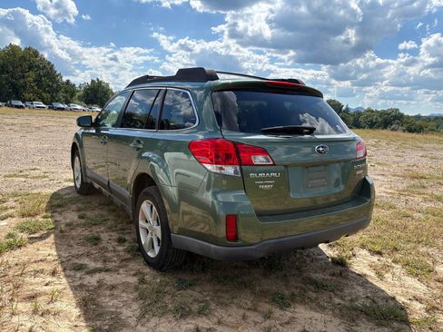 Used 2013 Subaru Outback 2.5i Premium w/ All-Weather Pkg AWD/4WD image 4