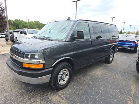 Used 2017 Chevrolet Express 2500 LT w/ LT Preferred Equipment Group RWD image 1