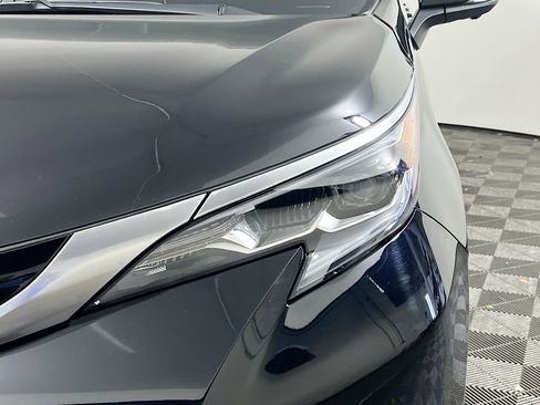 Used 2025 Toyota Sienna Platinum image 11