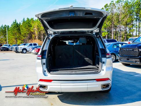 Used 2022 Jeep Grand Cherokee L Summit w/ Luxury Tech Group V image 9