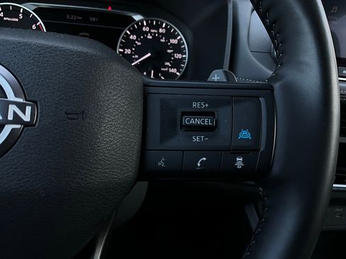 Used 2025 Nissan Rogue SV image 34