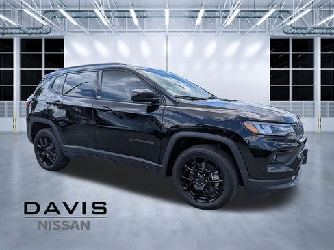 Used 2026 Jeep Compass Latitude AWD/4WD image 1