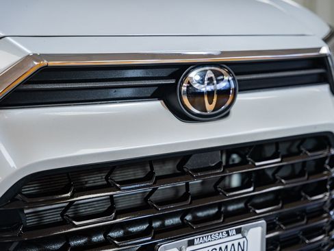 Used 2024 Toyota Grand Highlander XLE image 14