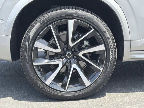 Certified 2024 Volvo XC90 B6 Plus AWD/4WD image 28